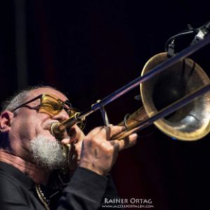 #Résidence GLENN FERRIS  NEW-TET 