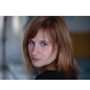 Ils Scènent Présente Juliette Galoisy Dans "Drôle D'histoire" Ils Scènent Présente Juliette Galoisy Dans "Drôle D'histoire"